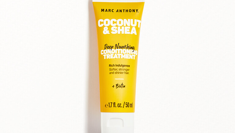 Strictly Curls de Marc Anthony para crear rizos perfectos