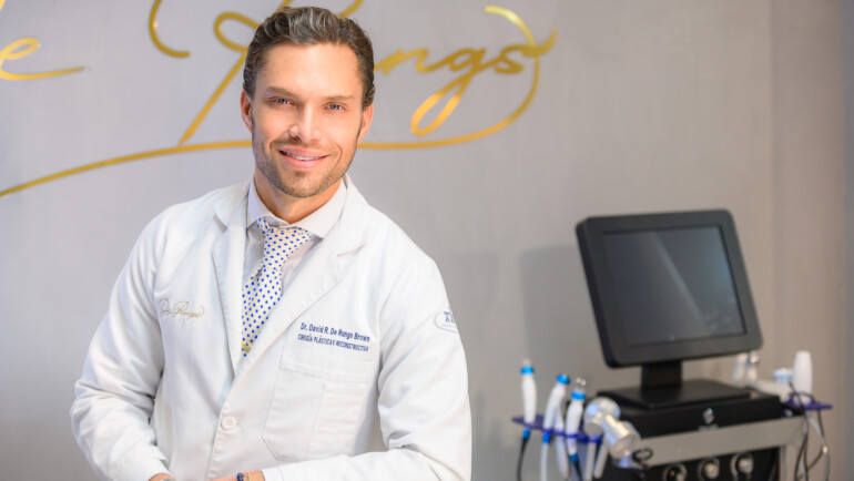 Renueva tu imagen y resalta tu belleza natural en estas vacaciones, con estos tratamientos sugeridos por el Dr. David De Rungs
