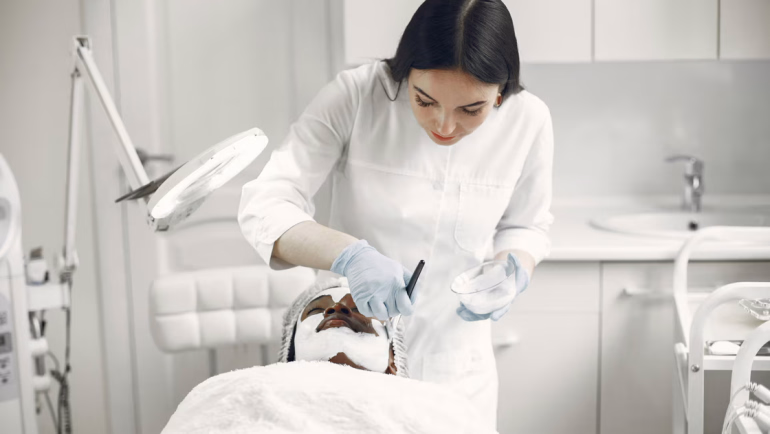 El futuro de la belleza y el bienestar: Diagnósticos personalizados, experiencias sensoriales y conexión emocional para este 2026